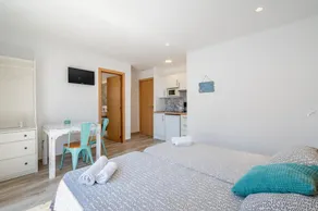 Studio with Balcony and Sea View - Image 5