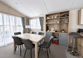 Beautiful 8 Berth Lodge For Hire At Kessingland Beach In Suffolk Ref 90012Td - Image 3