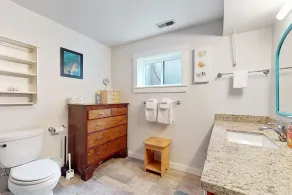 Large, dog-friendly home w/WiFi, fenced yard, fireplaces & gorgeous water view - Image 4