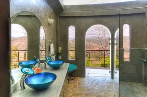Unique Jungle mansion with incredible 360 degree views - Image 4