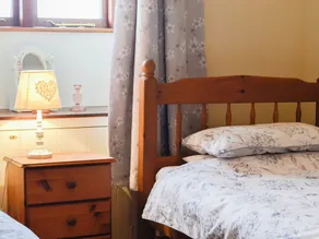 2 bedroom accommodation in Talsarnau, near Harlech - Image 5