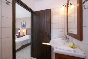 Villa Veneziana – Villa de Luxe en Bord de Mer avec Plage Privée et Piscine - Image 4