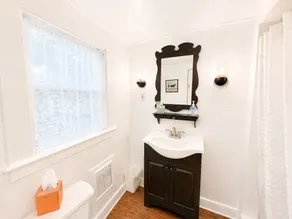 Cottage 4 - Year Round Pet Friendly $50 Fee 1 Bed w/ Loft / 1 Bath & Courtyard - Image 2