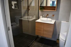 Contemporary B&B with Ensuite, Kitchenette and Separate Entrance - Image 5