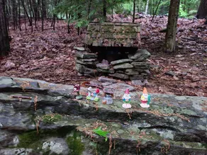 Wooded Retreat: 3 Bed/2 Bath, Hot Tub, A/C,  Fire Pit, Ping Pong + Yard Games - Image 4