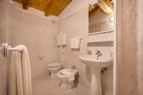 Farmhouse 'Agriturismo Val D' Egoi App 1' with Mountain View, Shared Garden and Wi-Fi - Image 4