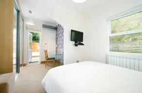 Cozy City Retreat in London - Image 5