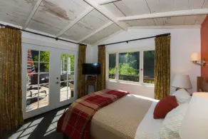 Riverfront Cottage in Wine Country - Seasonal River Access - Dogs Stay for Free! - Image 4