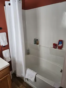 Cozy Guest House on 15 acres, with plenty of parking! - Image 5