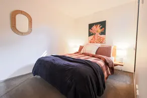 Kensington petite apartment w/direct street access - Image 4
