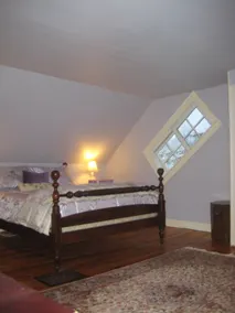 Beautifully renovated antique farmhouse on pristine lake. - Image 4