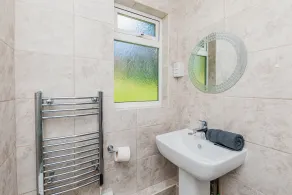 Modern cornwall countryside lodge with pool access - Image 3