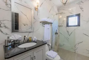 Tides Villa 4BR Private Pool Walk to the Beach - Image 3