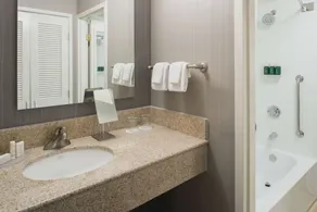 Relaxing Stay Close to Seattle Aquarium! Indoor Pool, Pet-friendly Property! - Image 5