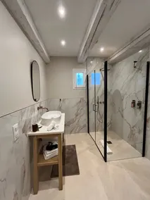 LUXURIÖSE ZEITGENÖSSISCHE VILLA, PLENITUDE UND AUSSERGEWÖHNLICHE ANSICHT - Image 2