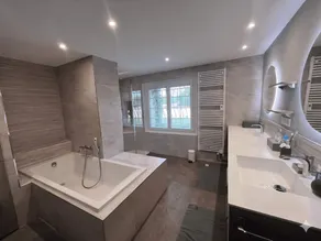 Appartement de vacances adapté aux familles avec internet haut débit, jardin et barbecue | Vue montagne | Avec animaux acceptés - Image 4
