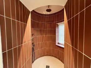 Beautifully renovated home with 5 large bedrooms and 4 bathrooms - Image 3