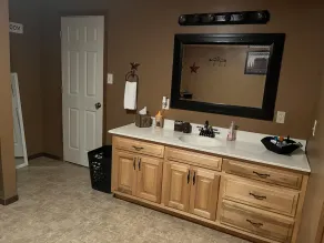 Cozy 2 bedroom suite with private entrance and continental breakfast. - Image 3