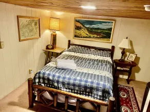 Cozy Cabin Retreat with Mountain Views - Image 4