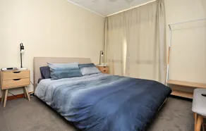 Relaxed, beachy 2 bed apartment, only 1.9kms from the beach, close to shops - Image 5