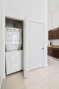 Icon 1 Bed With Water Views 16 ft Ceilings and Free Spa Access - Image 2