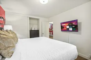 Bellevue Way SE Executive Suite - Free Parking + WiFi - Monthly Stays - Image 4