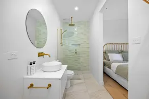 The Love Shack, Blairgowrie - Romantic, private bungalow, walk to Blairgowrie village and beach - Image 2