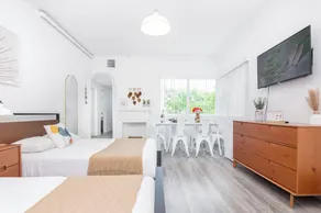 West Deco - Image 5