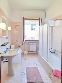 By the sea, 3 bedrooms, garden, and private parking spaces, near Lerici and the Cinque Terre - Image 4