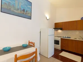 Charming Bungalow with a Terrace - Pet Friendly - Image 5