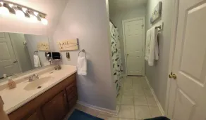 King Apartment -2 miles to I-81 - Image 3