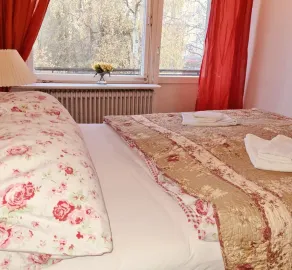 Nanas Holiday Home - Image 4
