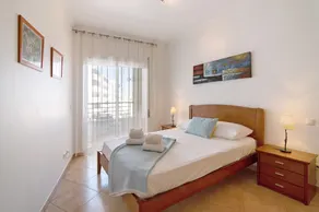 Appartamento 'Quarteira Beach II' con Balcone, Wi-Fi e Aria Condizionata - Image 5