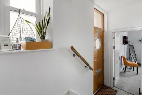 Luxurious 2 Bed Apartment, Free Parking & Netflix - Image 2