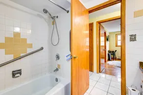 Oak Lawn Apartment ~ 2 Mi to Ford City Mall! - Image 5