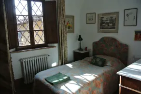 The Granary- 3 Bedroom Apartment in Medieval Castle with huge living room - Image 5