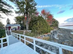 Cozy Waterfront Cottage in Harpswell, Maine - Image 5