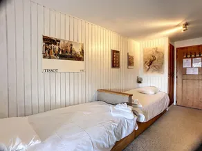 Living room with sofa bed, two beds in the entrance hall, open-plan kitchen with 2 hotplates and Nes - Image 3