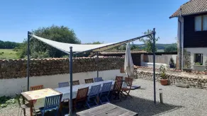 2 gîtes, piscine privée, grand espace extérieur pouvant accueillir 15 personnes. - Image 2