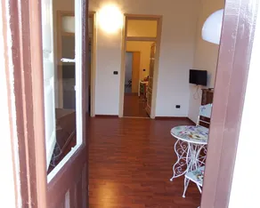 Central house - elegant apartment in an ancient building in the historic center - Image 2