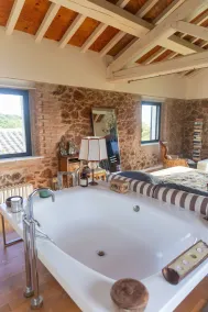 Luxus-Villa in der Toskana mit 19 Hektar Park nach Capalbio - Image 2