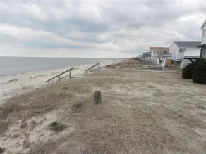 3 Br Cottage right on beach - Beautiful view of beach/water - Pets welcome! - Image 5