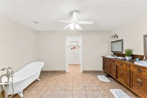 The Woodlands TX Retreat Sleeps 16 Pool • Jacuzzi • Lake - Image 2