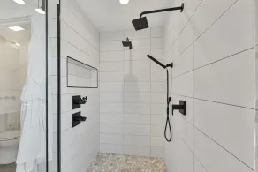 Centrally located 3 bedroom house with private pool - Image 4