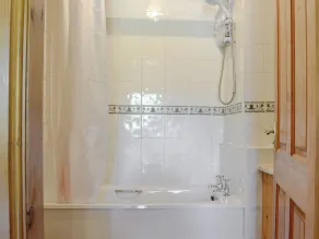 2 bedroom accommodation in Capel Curig, near Betws-y-Coed - Image 2