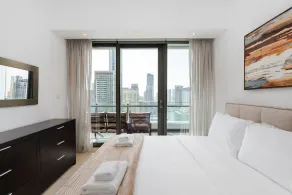 Big, Bright, Luxury Marina View Apt near Beach - Image 5