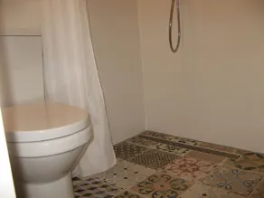 casa, em um bairro tranquilo, a 300 metros da praia ea 50 metros do Centrum - Image 4