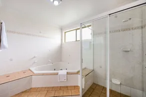 Waterfront 3 bedroom House (Pet Friendly) - Image 2