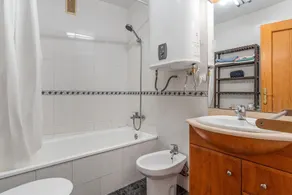 Family-Friendly Apartment with Private Terrace, Shared Pool, A/C & Wi-Fi - Image 4
