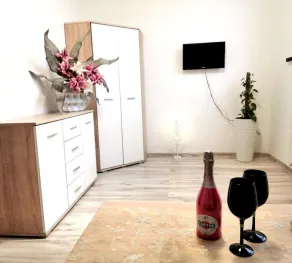 A Cozy Apartment in the Old Market - Image 2